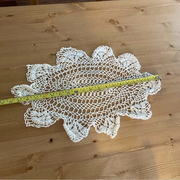 Vintage Oval Lace Crochet Doily Cream
Circular Doilie Cottagecore - Picture 3 of 4